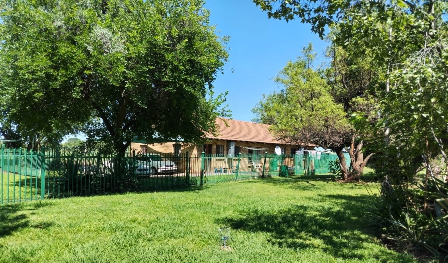 Commercial Property for Sale in Krokodildrift A H North West